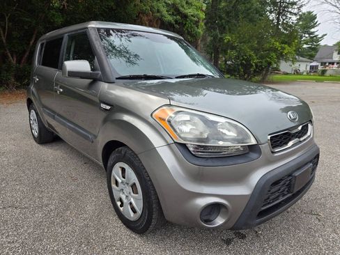 Used 2013 Kia Soul FWD image 13