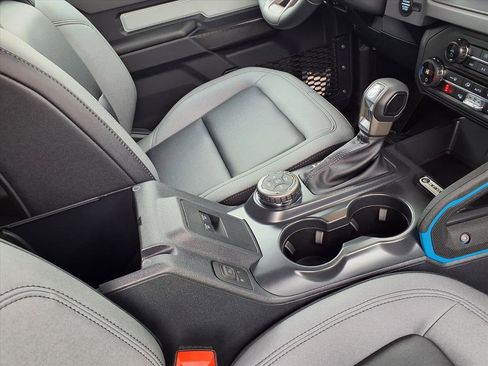 Used 2024 Ford Bronco Black Diamond w/ Sasquatch Package image 10