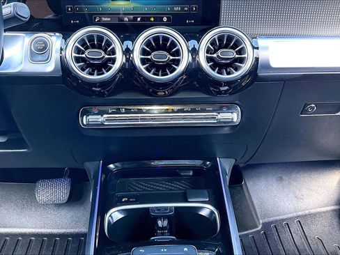 Used 2022 Mercedes-Benz GLB 250 GLB 250 w/ Premium Package Lite image 41