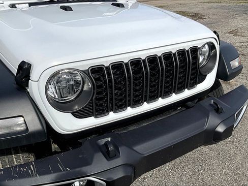 Used 2024 Jeep Gladiator Sport image 33