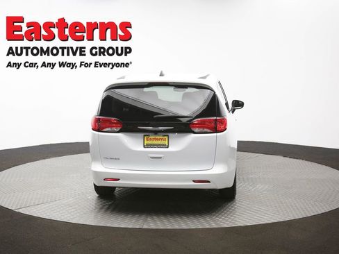 Used 2023 Chrysler Voyager LX image 38