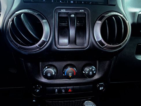 Used 2018 Jeep Wrangler Sport AWD/4WD image 19