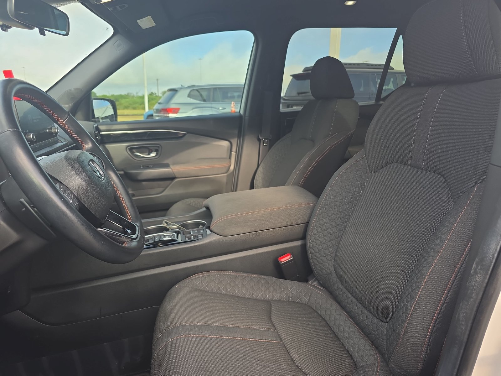 Used 2025 Honda Pilot Sport image 12