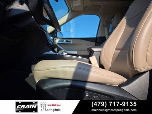 Used 2023 Ford Explorer XLT w/ Equipment Group 202A AWD/4WD image 11