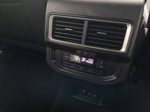 Used 2025 Volkswagen Atlas SE FWD image 25