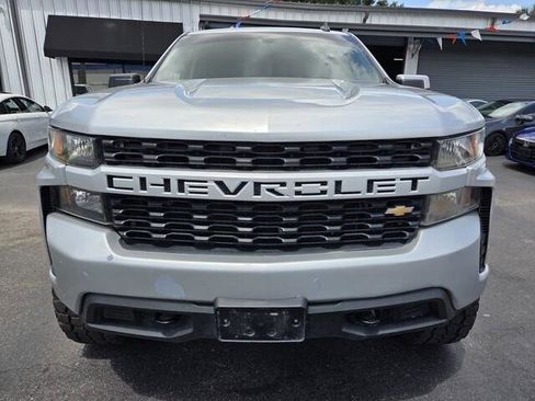 Used 2019 Chevrolet Silverado 1500 Custom w/ Custom Value Package image 2