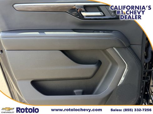 Used 2025 Chevrolet Suburban LT RWD image 17