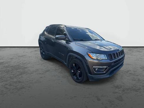 Used 2018 Jeep Compass Latitude w/ Popular Equipment Group FWD image 2