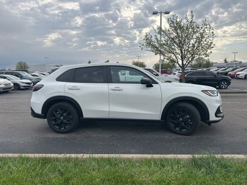 Used 2025 Honda HR-V Sport image 12