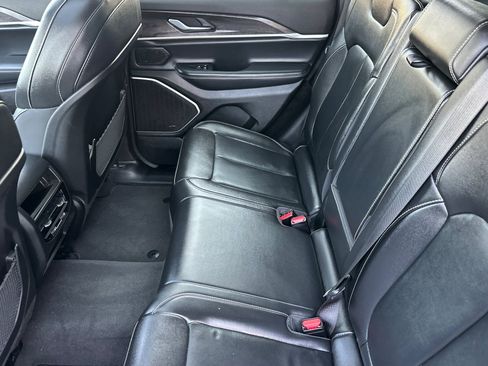 Used 2022 Jeep Grand Cherokee Limited AWD/4WD image 25