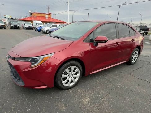Used 2022 Toyota Corolla LE image 4