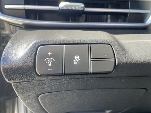 Used 2024 Hyundai Elantra SEL image 34