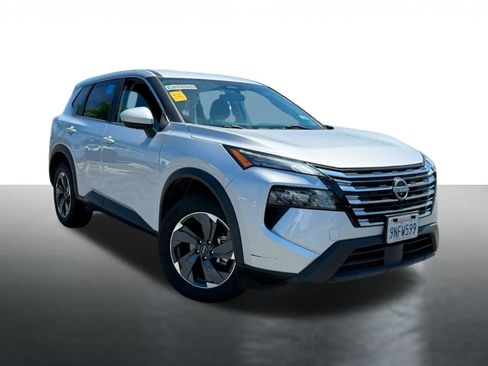 Used 2024 Nissan Rogue SV FWD image 2