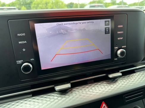 Used 2022 Kia Carnival LX FWD image 29