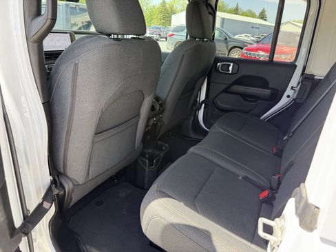 Used 2025 Jeep Wrangler Unlimited Sahara AWD/4WD image 12