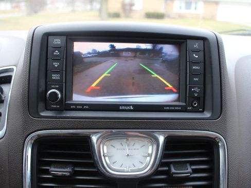 Used 2013 Chrysler Town & Country Limited w/ Trailer Tow Group image 25