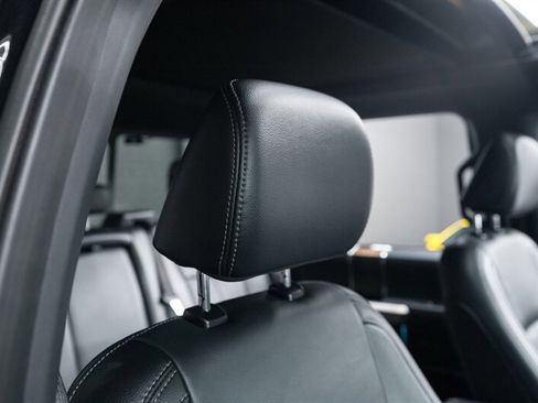 Used 2022 Ford F250 Lariat w/ Black Appearance Package image 6