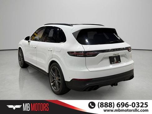 Used 2022 Porsche Cayenne Platinum Edition AWD/4WD image 7