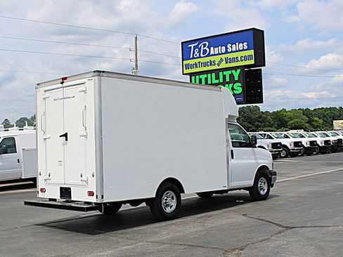 Used 2021 Chevrolet Express 3500 w/ Power Convenience Package RWD image 5
