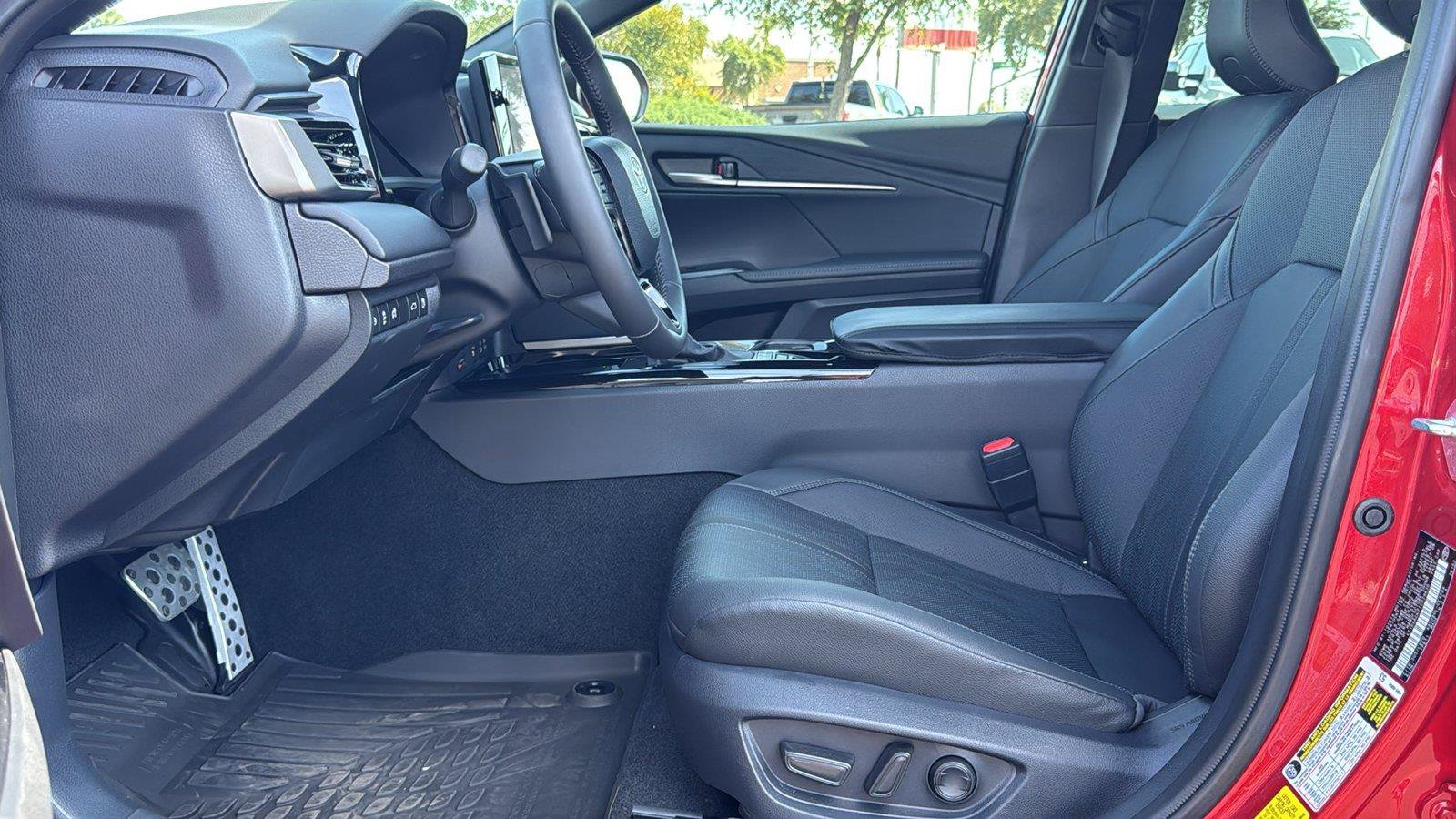Used 2026 Toyota Camry XSE FWD image 27