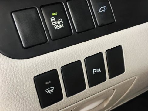 Used 2016 Toyota Highlander Limited FWD image 26