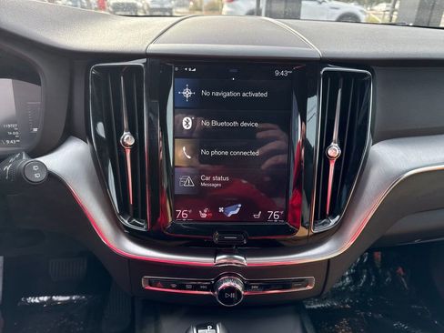 Used 2019 Volvo XC60 T5 Momentum w/ Premium Package image 24