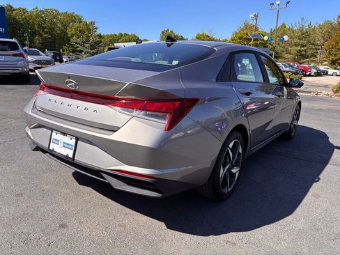 Used 2023 Hyundai Elantra SEL w/ Convenience Package FWD image 7