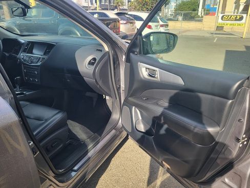 Used 2020 Nissan Pathfinder SL FWD image 13