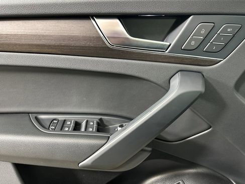 Used 2023 Audi Q5 2.0T Premium w/ Convenience Package image 10