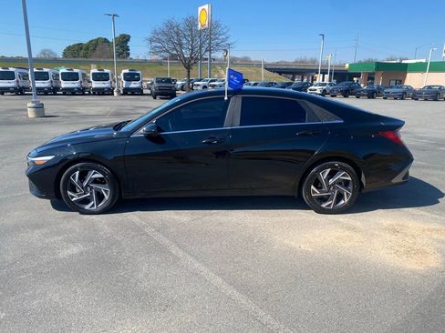 Used 2024 Hyundai Elantra SEL w/ Convenience Package image 4