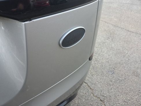 Used 2019 Land Rover Range Rover Velar R-Dynamic SE image 11