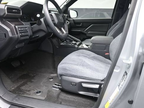 Used 2025 Toyota 4Runner SR5 AWD/4WD image 17