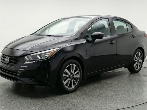 Used 2025 Nissan Versa SV image 3