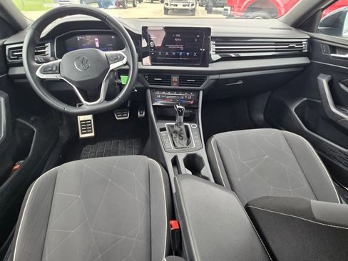 Used 2025 Volkswagen Jetta Sport FWD image 17