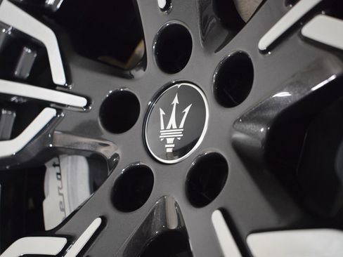 New 2025 Maserati Grecale GT image 17