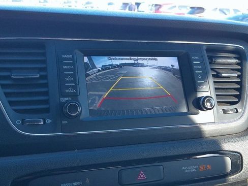 Used 2019 Kia Sedona L image 12