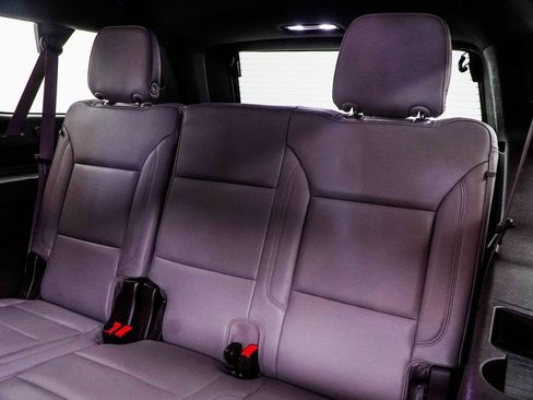 Used 2024 Chevrolet Suburban LT RWD image 42