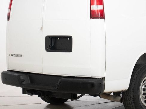 Used 2017 Chevrolet Express 2500 RWD image 18