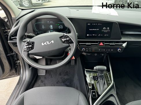 New 2025 Kia Niro LX image 15