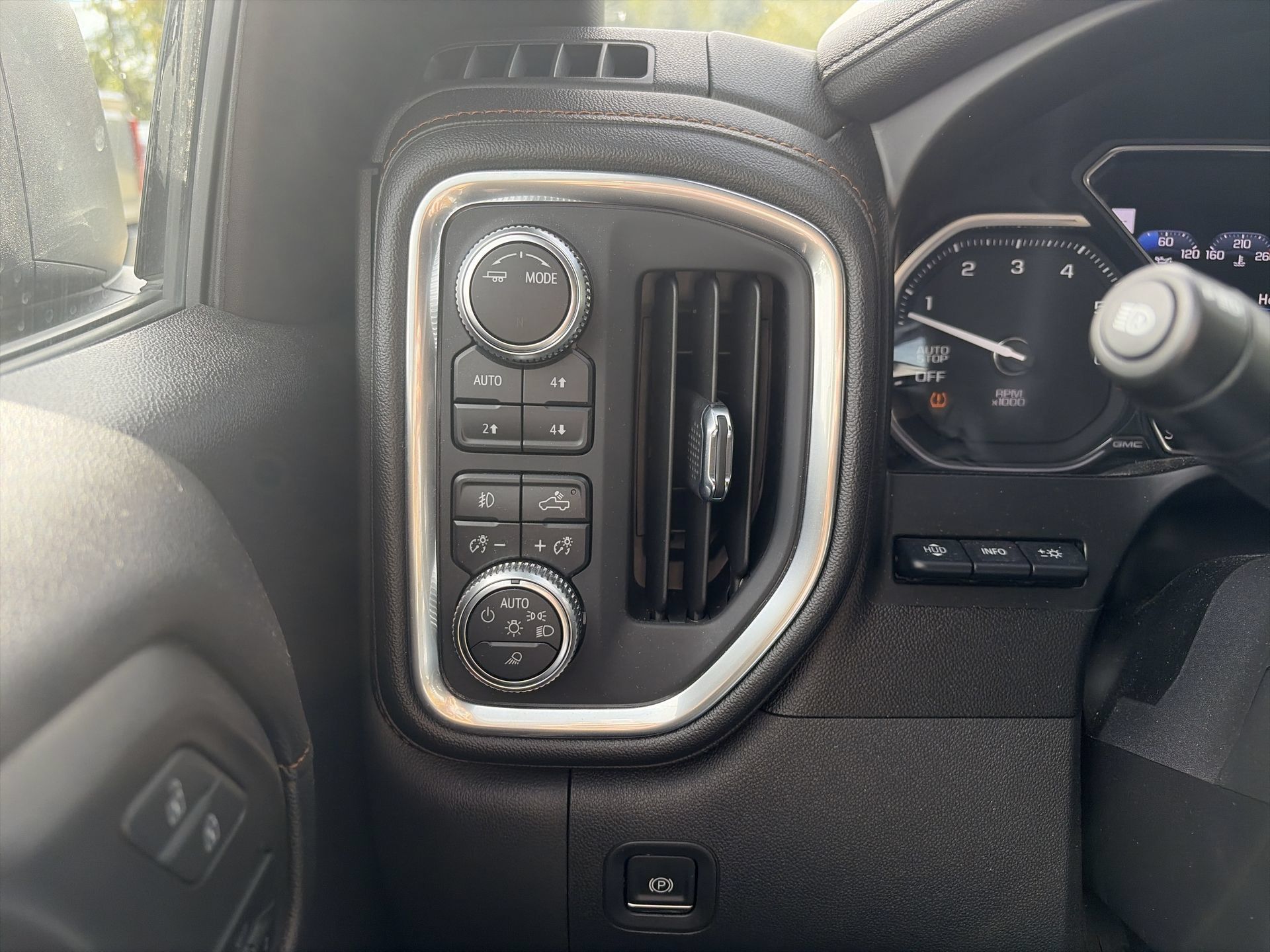 Used 2020 GMC Sierra 1500 AT4 w/ Off-Road Performance Package AWD/4WD image 19