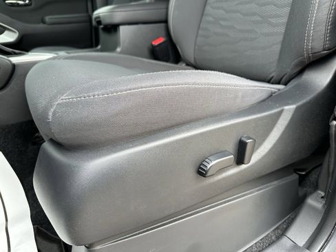 Used 2024 Nissan Frontier SV w/ Technology Package image 25
