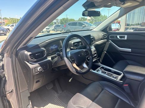 Used 2021 Ford Explorer XLT w/ Equipment Group 202A AWD/4WD image 10