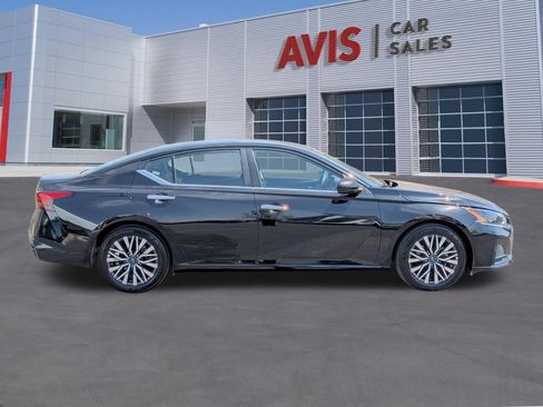 Used 2025 Nissan Altima 2.5 SV FWD image 5