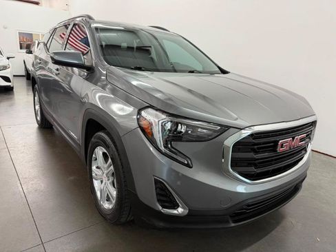 Used 2018 GMC Terrain SLE w/ Driver Convenience Package FWD image 4