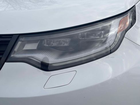 Used 2023 Land Rover Discovery S R-Dynamic image 10