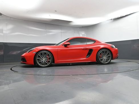 Certified 2025 Porsche 718 Cayman GTS RWD image 31