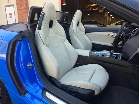 Used 2020 BMW Z4 sDrive30i w/ M Sport Package image 32