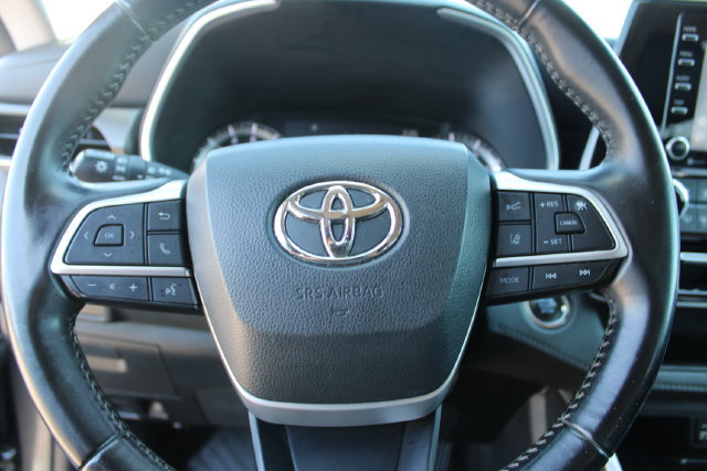 Used 2022 Toyota Highlander XLE FWD image 13