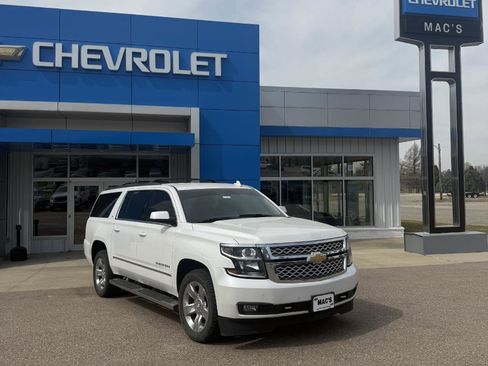 Used 2018 Chevrolet Suburban LT w/ LT Signature Package image 1