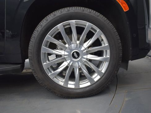 Used 2023 Cadillac Escalade ESV Premium Luxury AWD/4WD image 8
